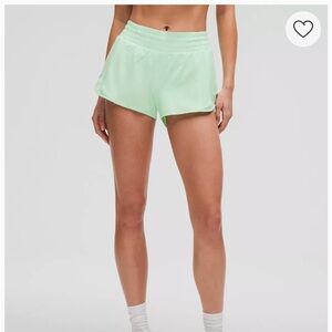 lululemon hotty hot shorts 2.5”